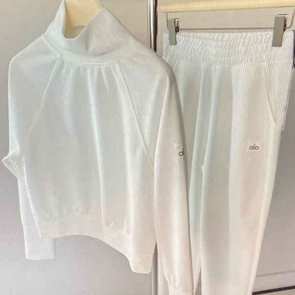 ALO Yoga White Ribbed Knit Set